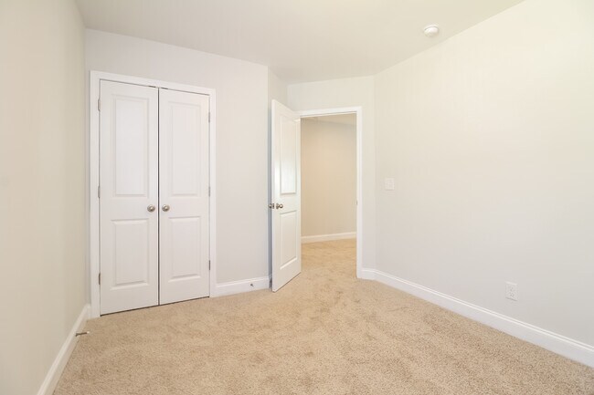 Building Photo - 135 Renwood Rd