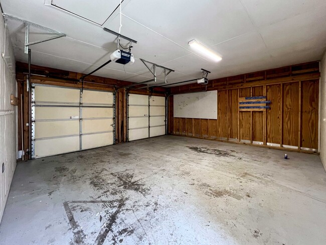 Building Photo - 12204 W Kingsgate Rd