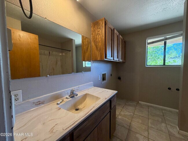 Building Photo - 927 N Old Chisholm Trail