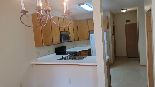 Building Photo - 665 Woodduck Dr