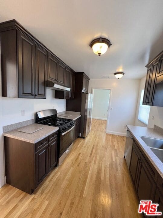 Building Photo - 15605 Berendo Ave