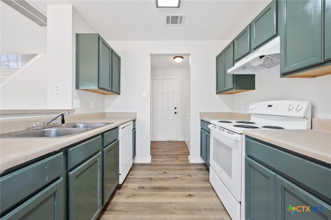 Building Photo - 107 Cedargrove