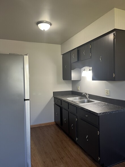 New Formica countertop - 716 Rhodes St