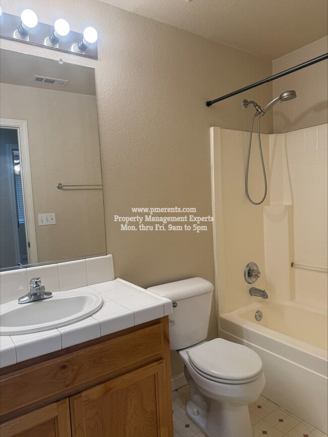 Building Photo - 10613 Hidden Grove Cir