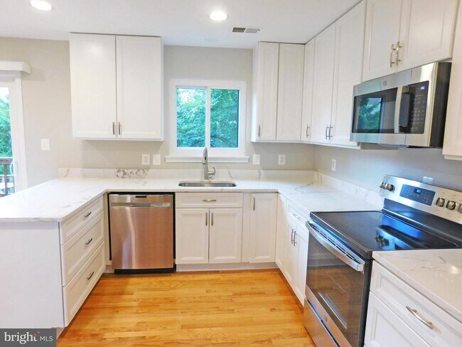 Building Photo - 10315 Cherry View Ct