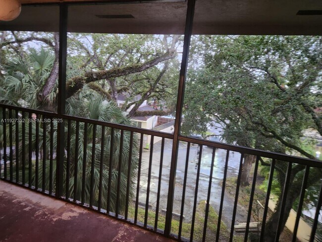 Building Photo - 601 Ives Dairy Rd