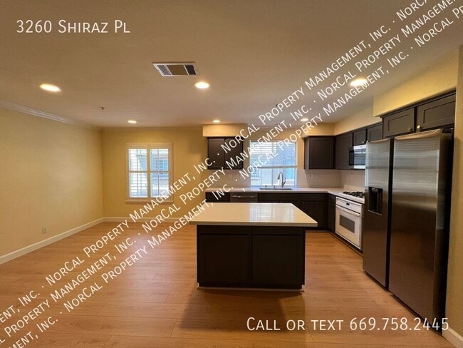 Building Photo - 3260 Shiraz Pl