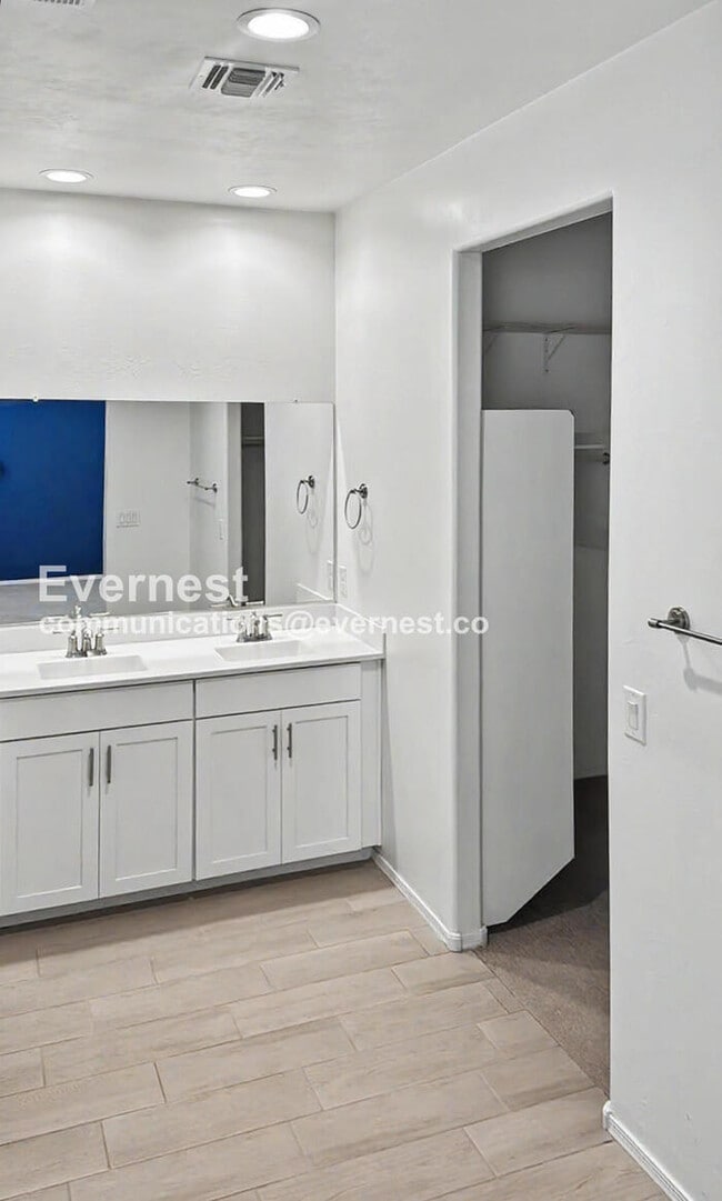 Building Photo - 10667 W Filbert St