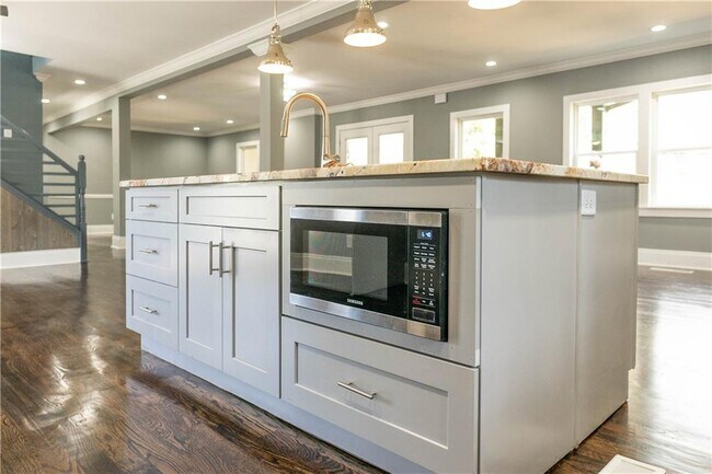 Building Photo - 1433 Merriman Ln NE