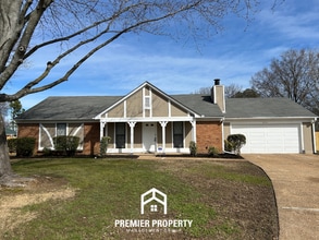 Building Photo - 3BR/2BA Home w/ Vaulted Ceilings, Brick Fireplace & 2-Car Garage in Memphis