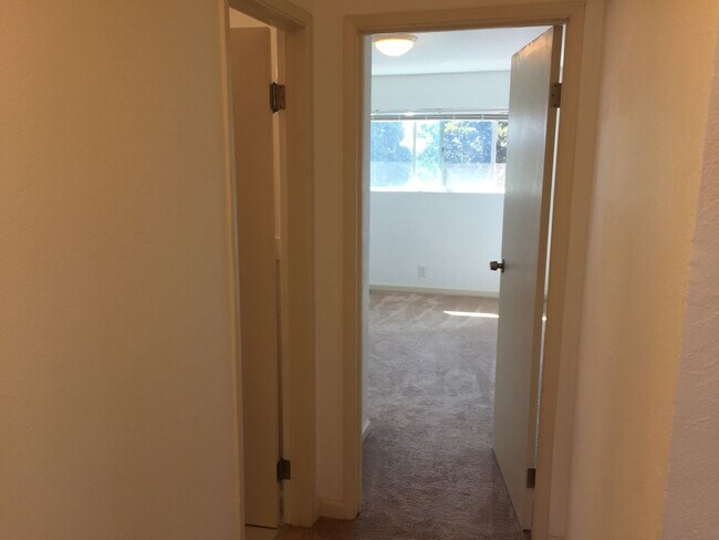 Building Photo - 301 Willard Ave