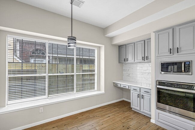 Building Photo - 8827 Lawncliff Ln