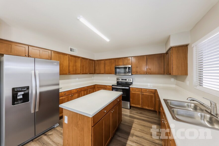 Building Photo - 16191 N 157th Dr