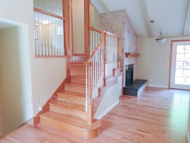 Building Photo - 3928 Hillview Ct NW