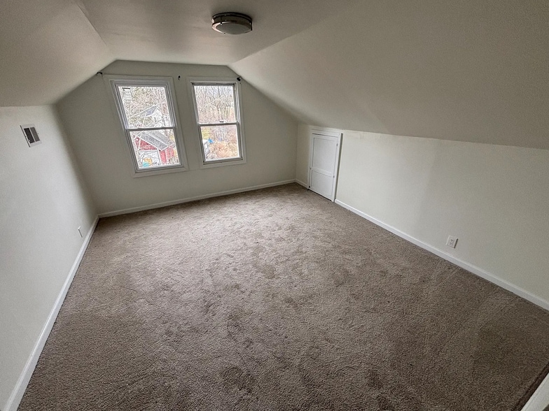 Building Photo - 7 Berry Rd