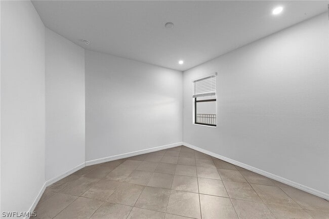 Building Photo - 3257 Altimira Dr