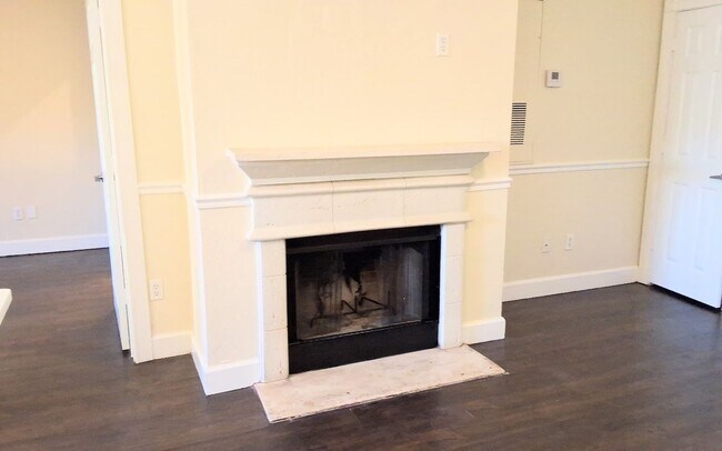 Building Photo - FOR RENT!!!  Beautiful Pool View Wood Floors Condo @ Park North Downtown Orlando!