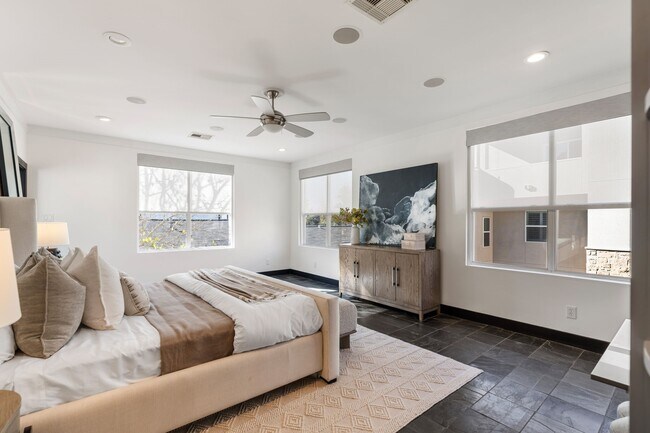 Building Photo - 162 Vieux Carre Dr