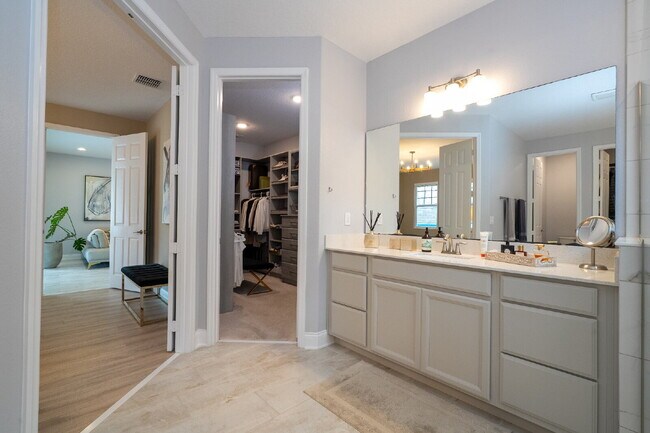 Building Photo - "Spacious 4-Bedroom Retreat with 3 Full Baths in Winter Garden's Serene Sanctuary"