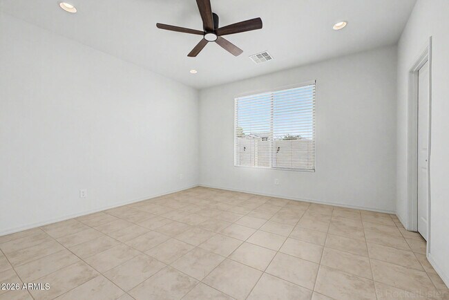 Building Photo - 8954 W San Juan Ave