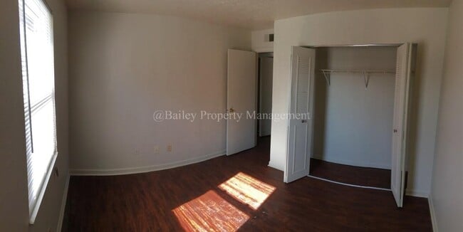 Building Photo - 6213 Jeffrey Dr