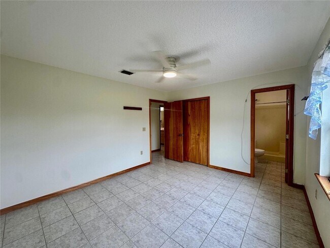 Building Photo - 709 S Lake Starr Blvd