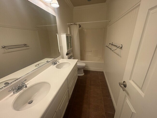 Building Photo - 3-Bedroom Single-Story Home with Smart Features & Remodeled Kitchen in Castaic!