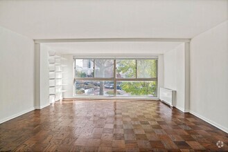 Building Photo - Lovely Studio In Foggy Bottom - All Utilit...