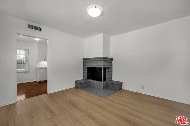 Building Photo - 315 26th St