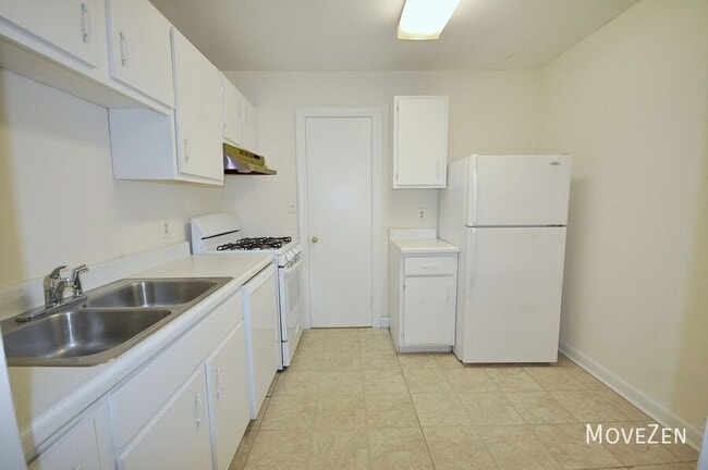 Building Photo - 2841 Tully Square