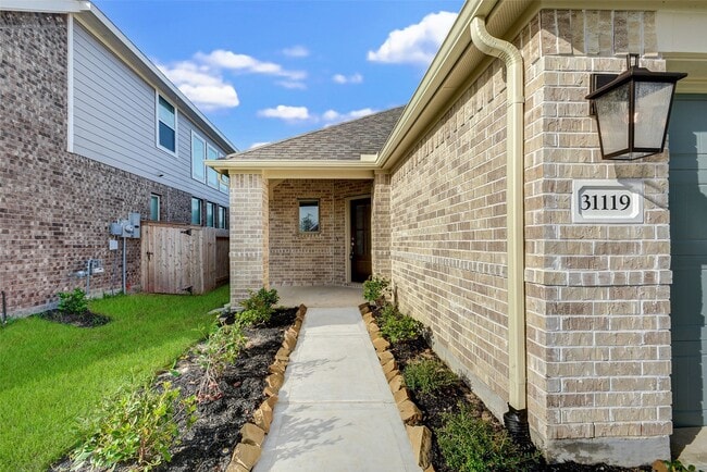 Building Photo - 31119 Myers Hvn Ln