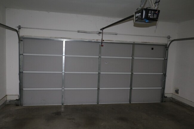 Building Photo - 2103 Hadley St