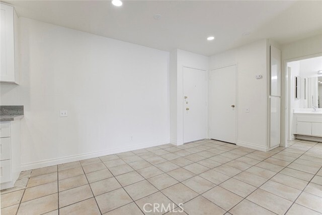 Building Photo - 5460 White Oak Ave