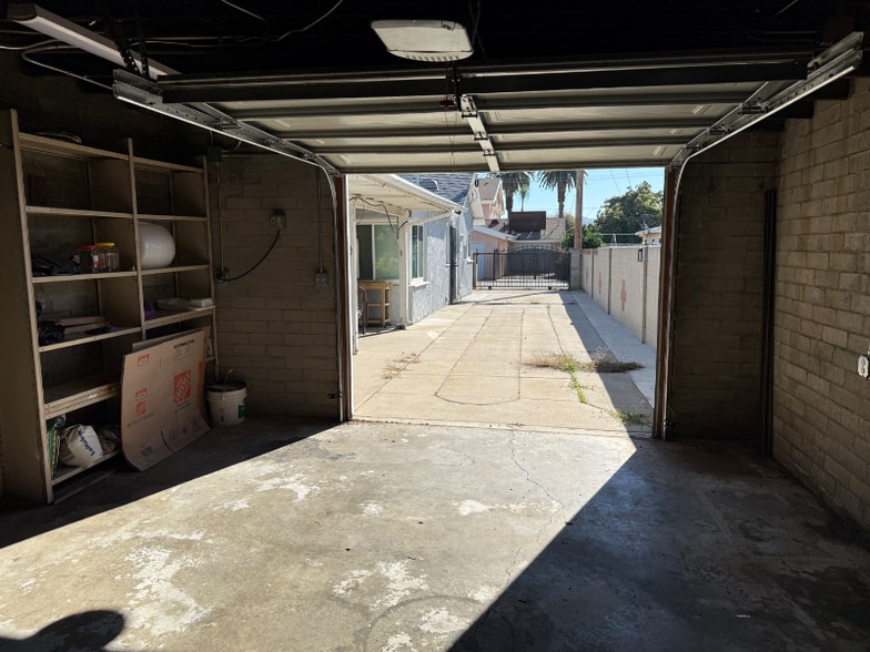 Building Photo - 445/2 E Alisal St