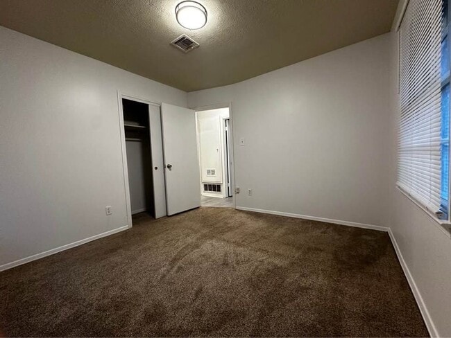 Building Photo - For Rent – 3 Bedroom / 1 Bath Home