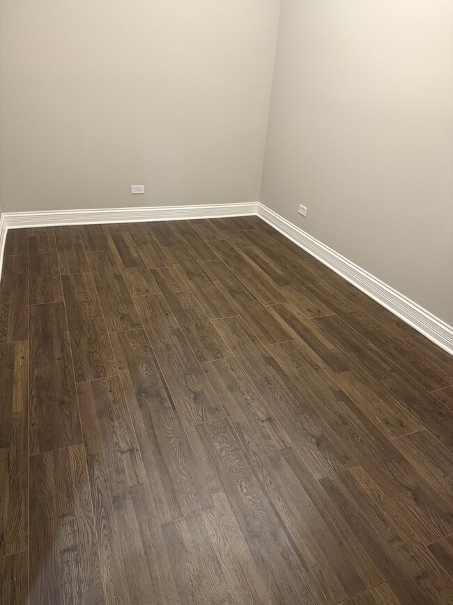 Building Photo - 8509 S Brandon Ave