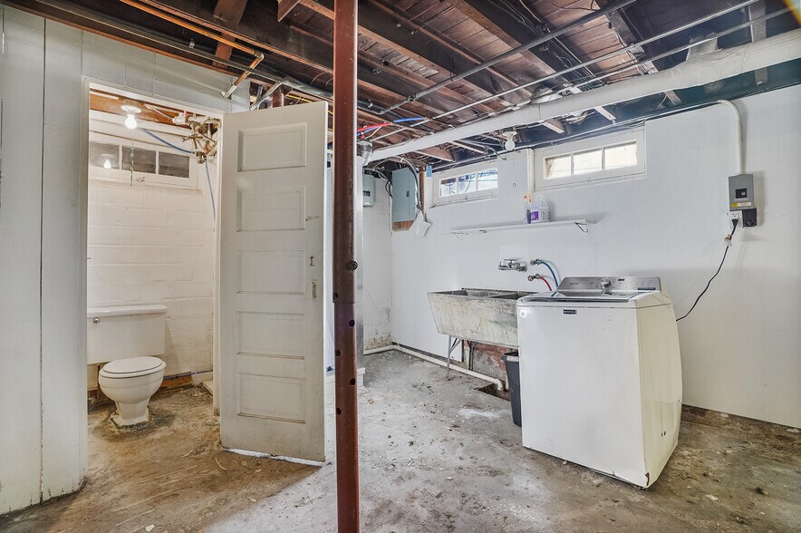 Building Photo - 2341 S Overlook Rd