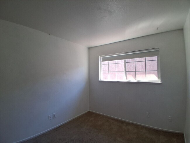 Building Photo - Thistlewood3505/3507