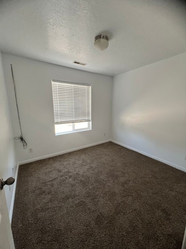 Building Photo - 4 bedroom Home Available
