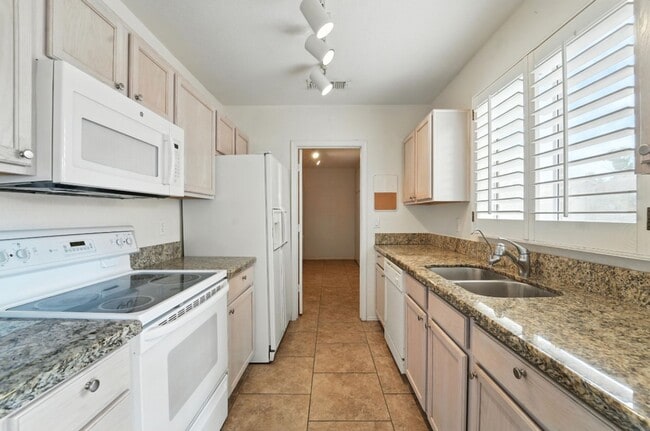 Building Photo - Resort-Style Living in Sunbird Golf Resort...
