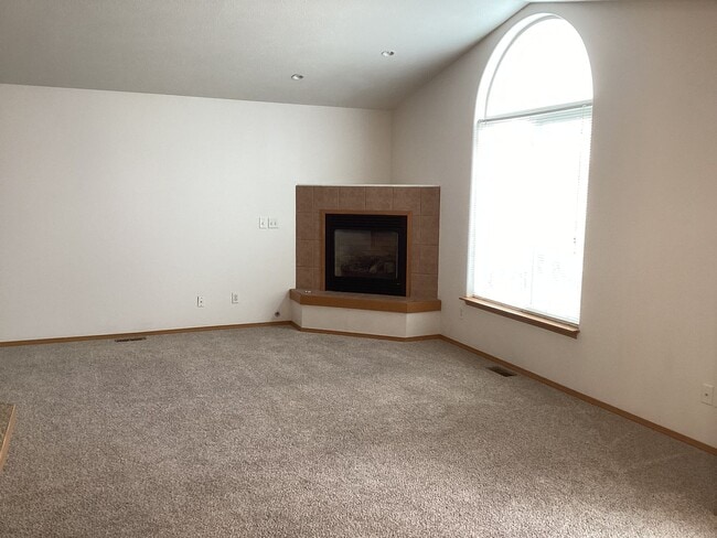 Building Photo - 1102 S Aspen Pl