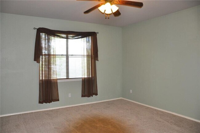 Building Photo - 507 Las Colinas Dr