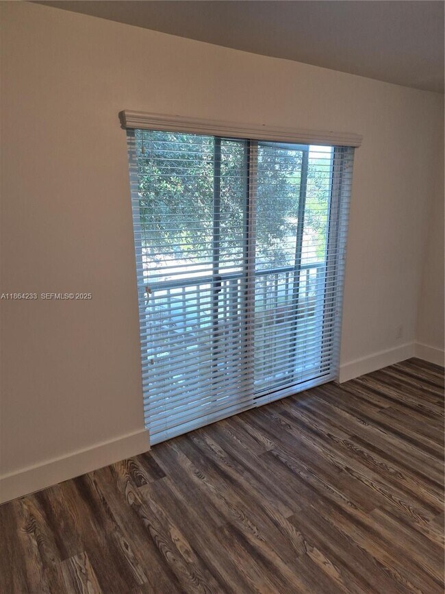 Building Photo - 2208 SW 3rd Ave