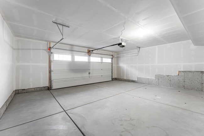 Building Photo - 1985 Kingsley Cir