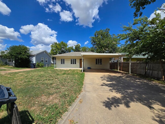 Building Photo - Cute 2 bedroom home near OBU