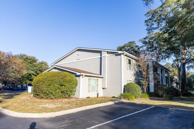 Building Photo - 1402 Camp Rd