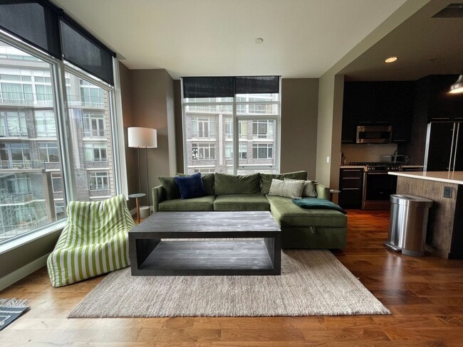 Building Photo - Incredible 1Bd/1Ba Fully Furnished Condo in the Pearl!!!! Corner Unit with Spectacular Views & Ga...