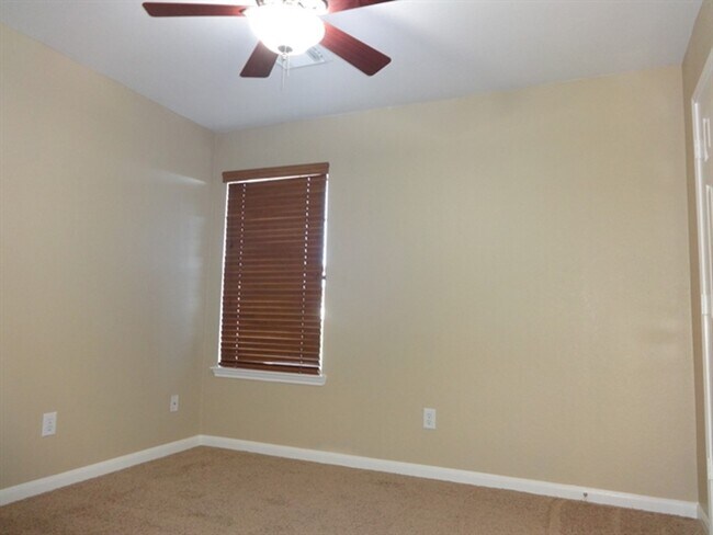 Building Photo - 29427 Legends Hill Dr