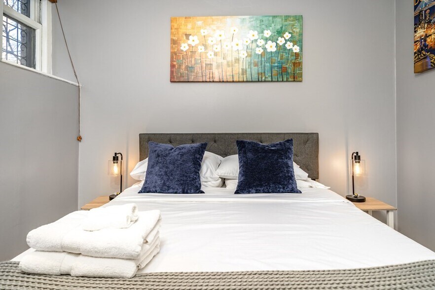 Building Photo - 330 Dartmouth St