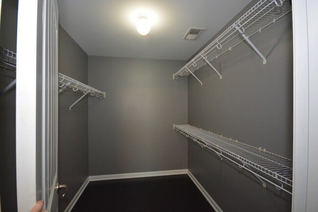 Building Photo - 45 Crystal Lake Dr